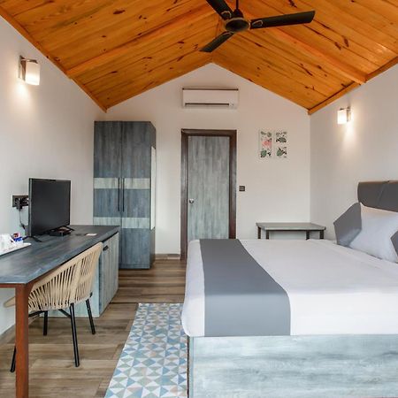 Stone Wood Beach Resort, Vagator Extérieur photo
