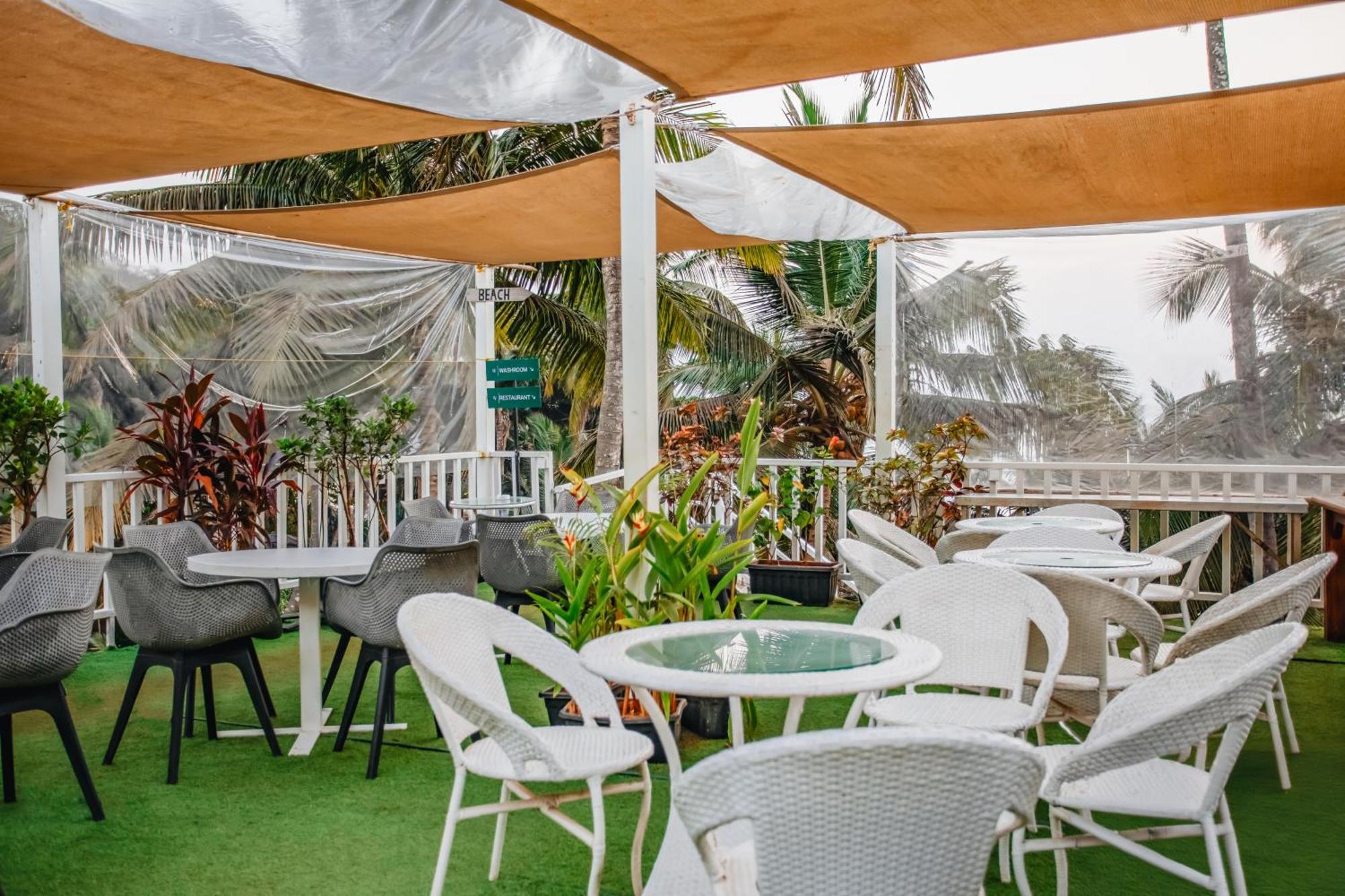 Stone Wood Beach Resort, Vagator Extérieur photo