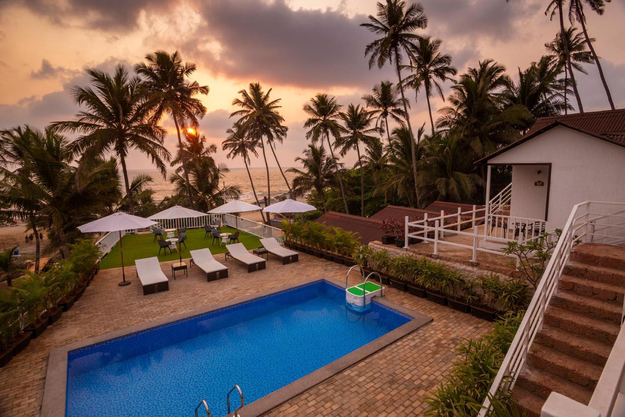 Stone Wood Beach Resort, Vagator Extérieur photo