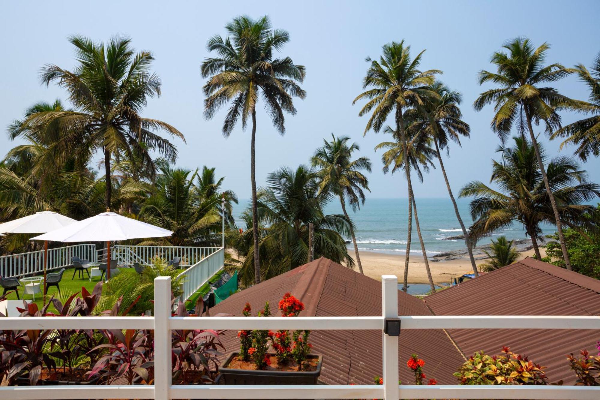 Stone Wood Beach Resort, Vagator Extérieur photo