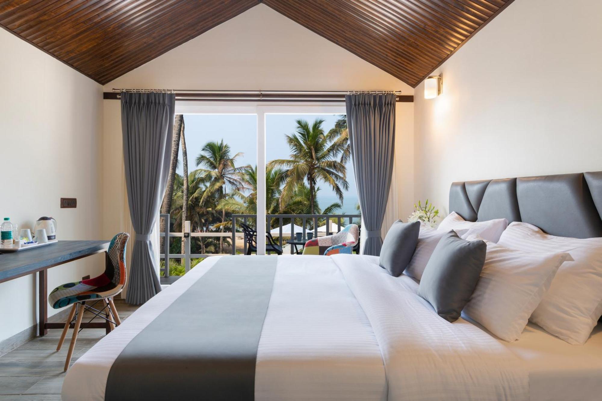 Stone Wood Beach Resort, Vagator Extérieur photo