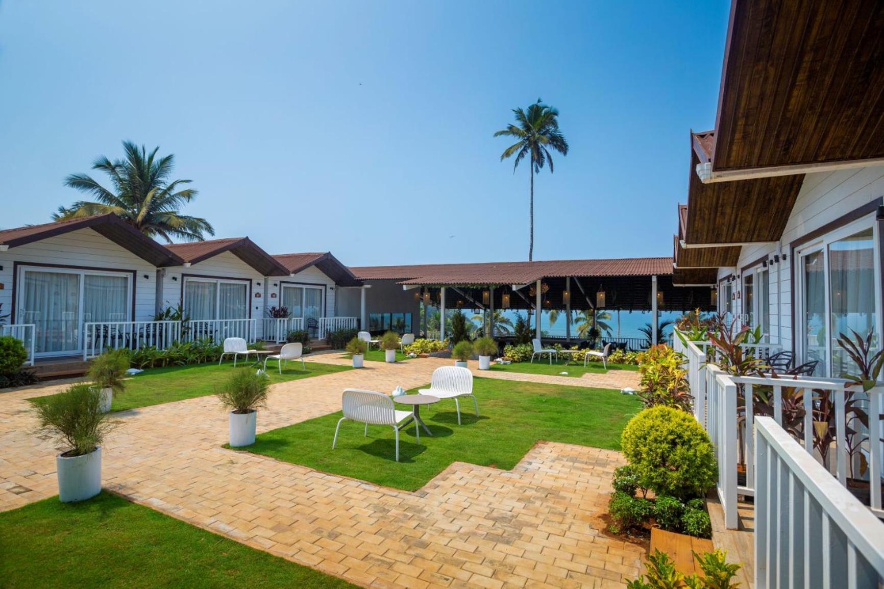 Stone Wood Beach Resort, Vagator Extérieur photo